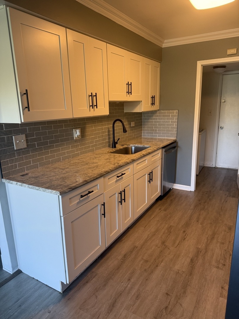 1319 Kingsbury Drive #2, Hanover Park, IL 60133