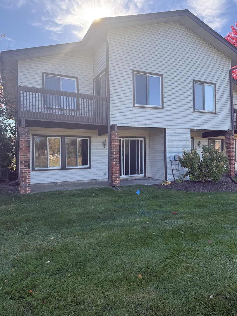 1319 Kingsbury Drive #2, Hanover Park, IL 60133