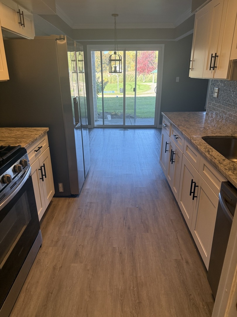 1319 Kingsbury Drive #2, Hanover Park, IL 60133