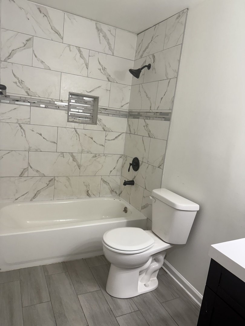 1319 Kingsbury Drive #2, Hanover Park, IL 60133