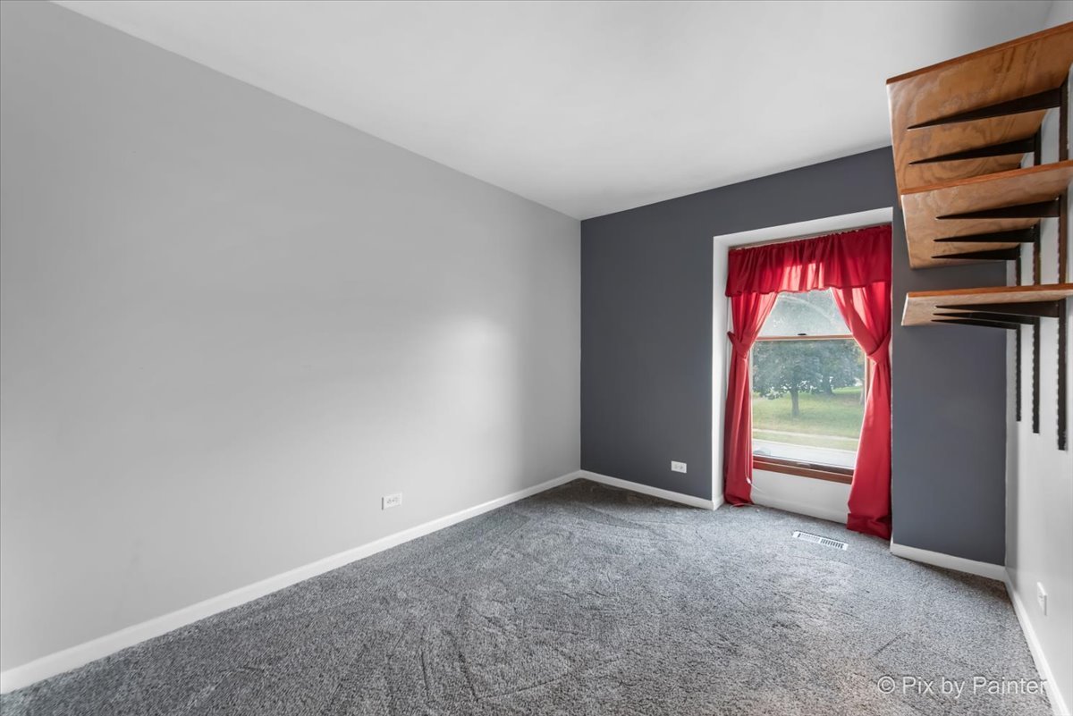 1125 Darby Lane, Roselle, IL 60172