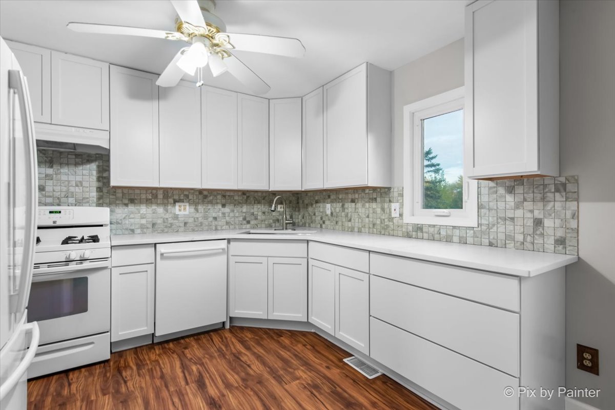 1125 Darby Lane, Roselle, IL 60172