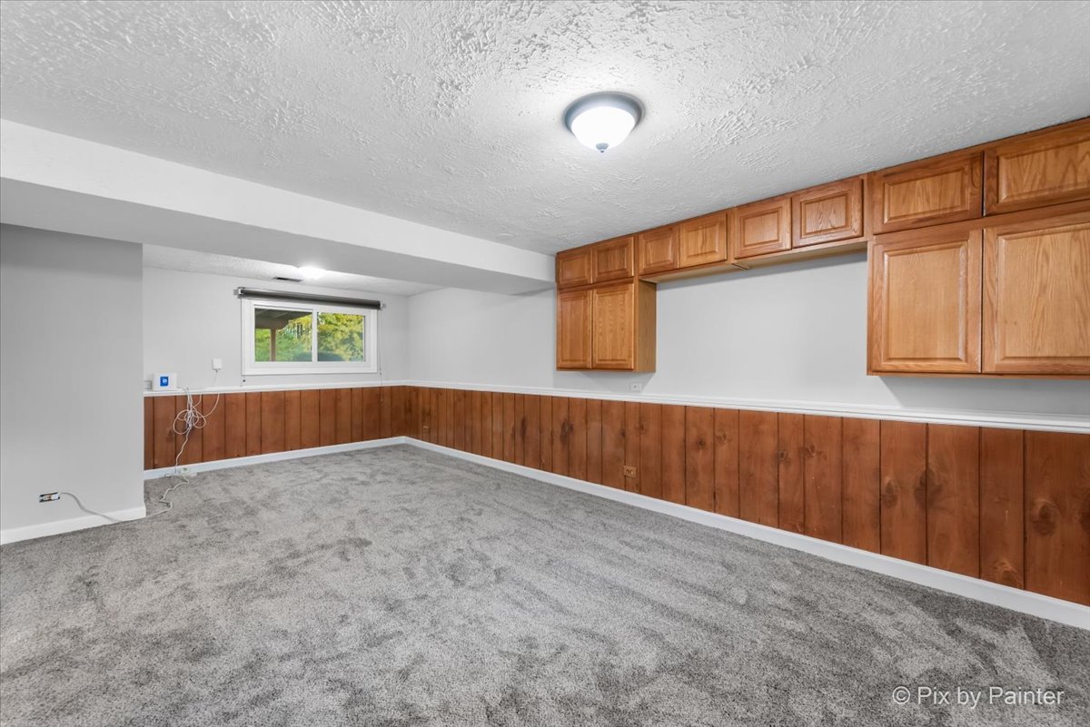 1125 Darby Lane, Roselle, IL 60172