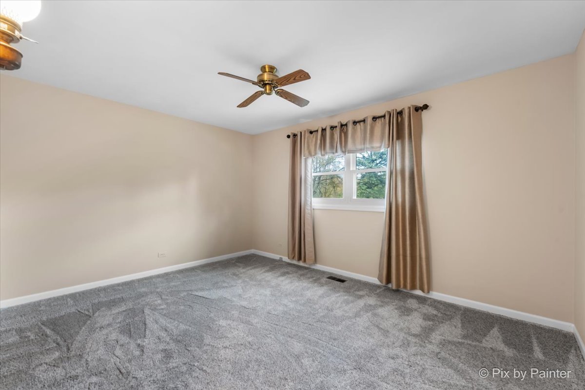 1125 Darby Lane, Roselle, IL 60172