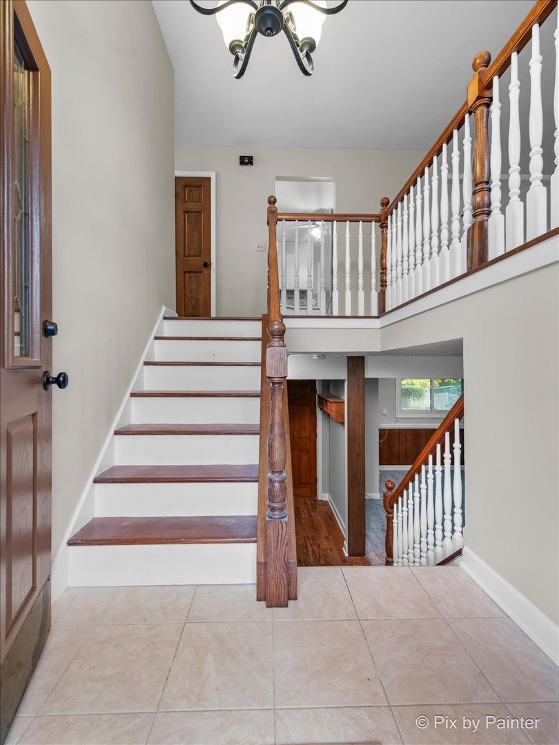 1125 Darby Lane, Roselle, IL 60172