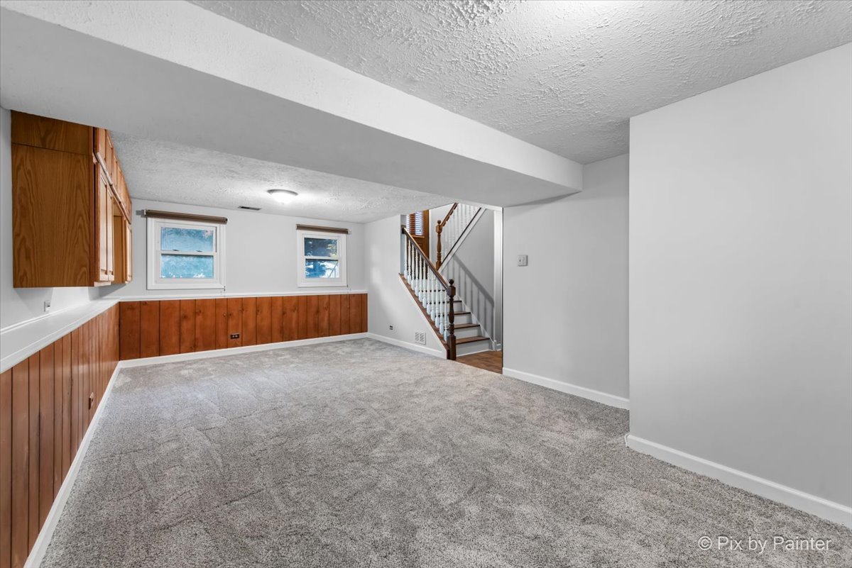 1125 Darby Lane, Roselle, IL 60172