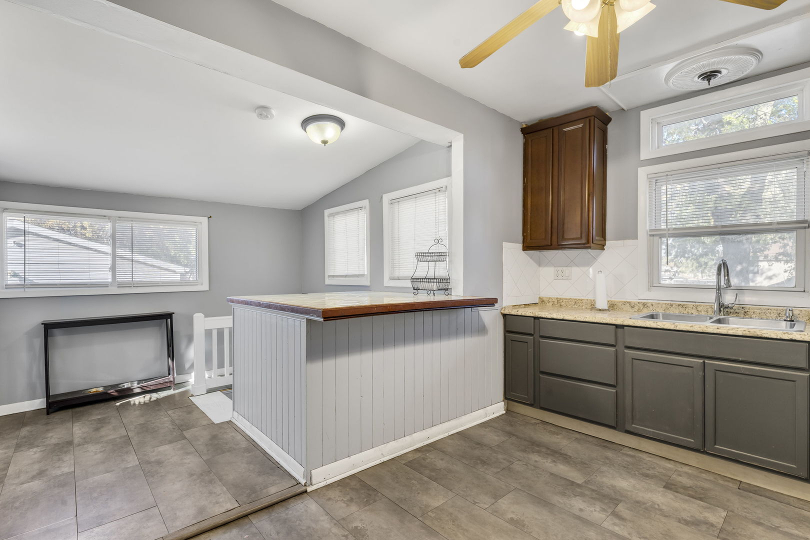 5402 S 73rd Avenue, Summit, IL 60501