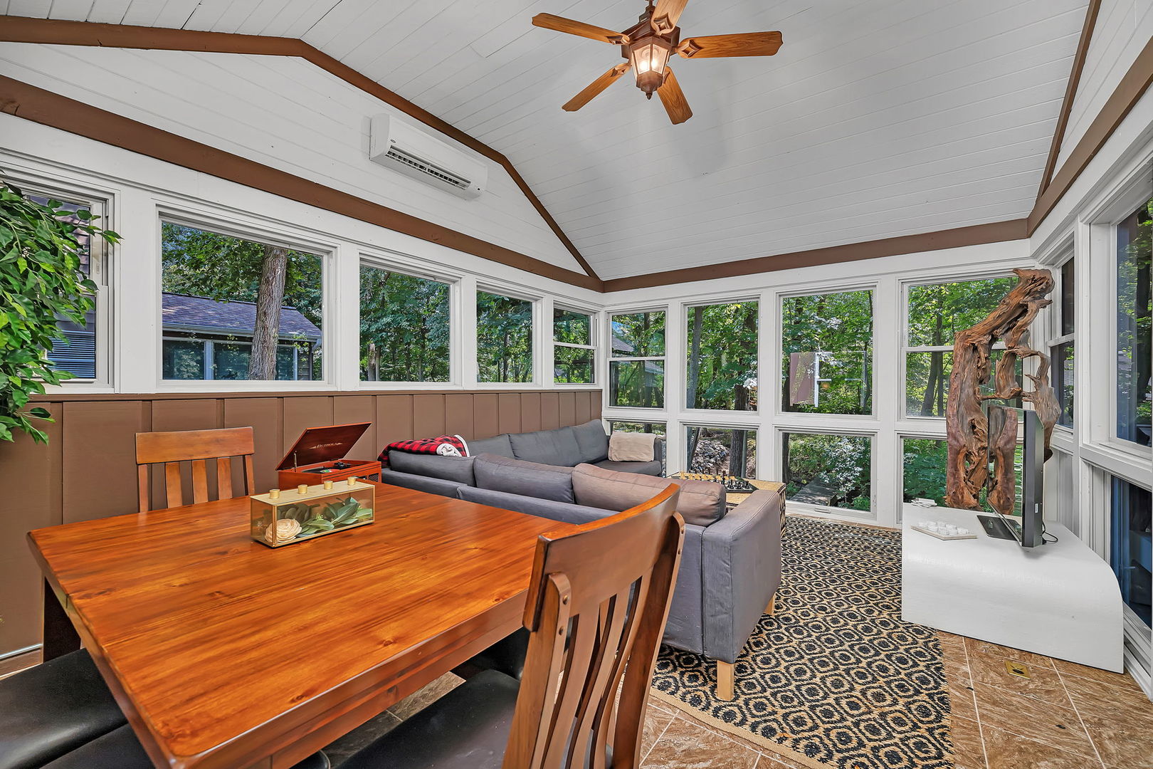 1007 Windsor Drive, Shorewood, IL 60404