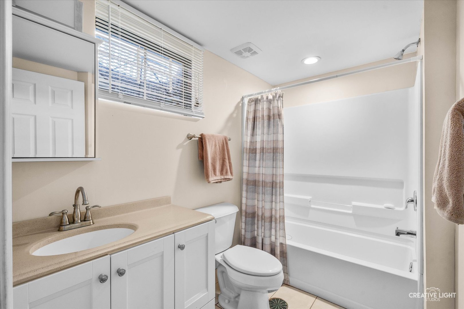 1348 Midway Avenue, St. Charles, IL 60174