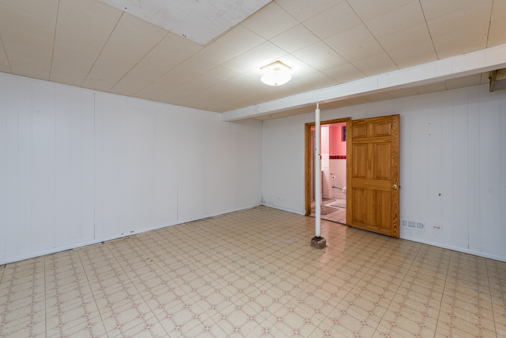 49 S Lewis Avenue, Waukegan, IL 60085