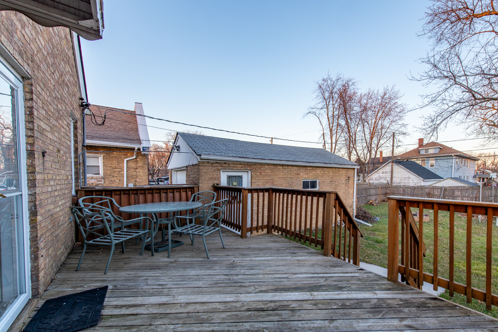 49 S Lewis Avenue, Waukegan, IL 60085