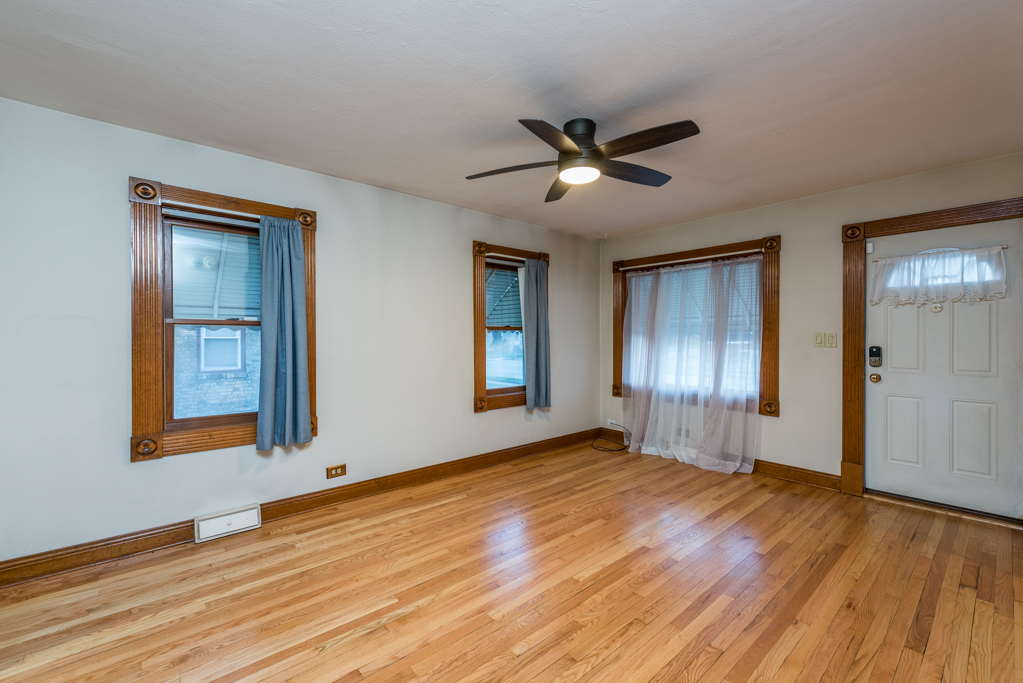 49 S Lewis Avenue, Waukegan, IL 60085