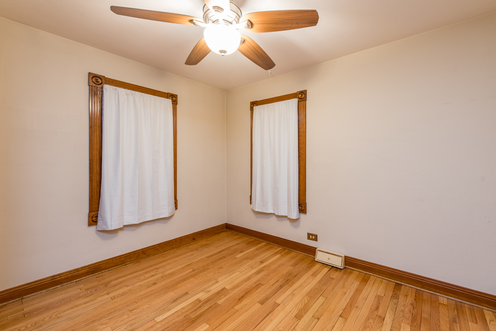 49 S Lewis Avenue, Waukegan, IL 60085