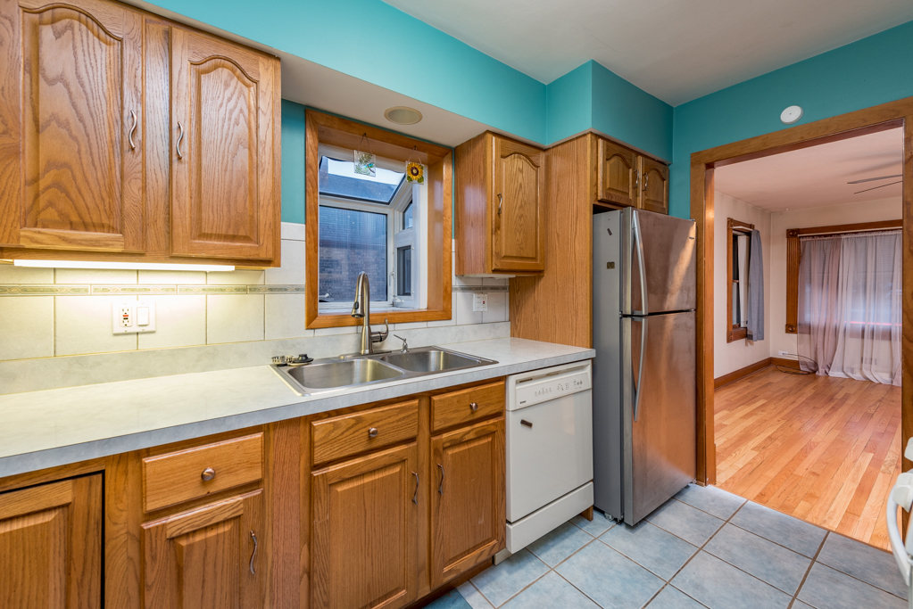 49 S Lewis Avenue, Waukegan, IL 60085