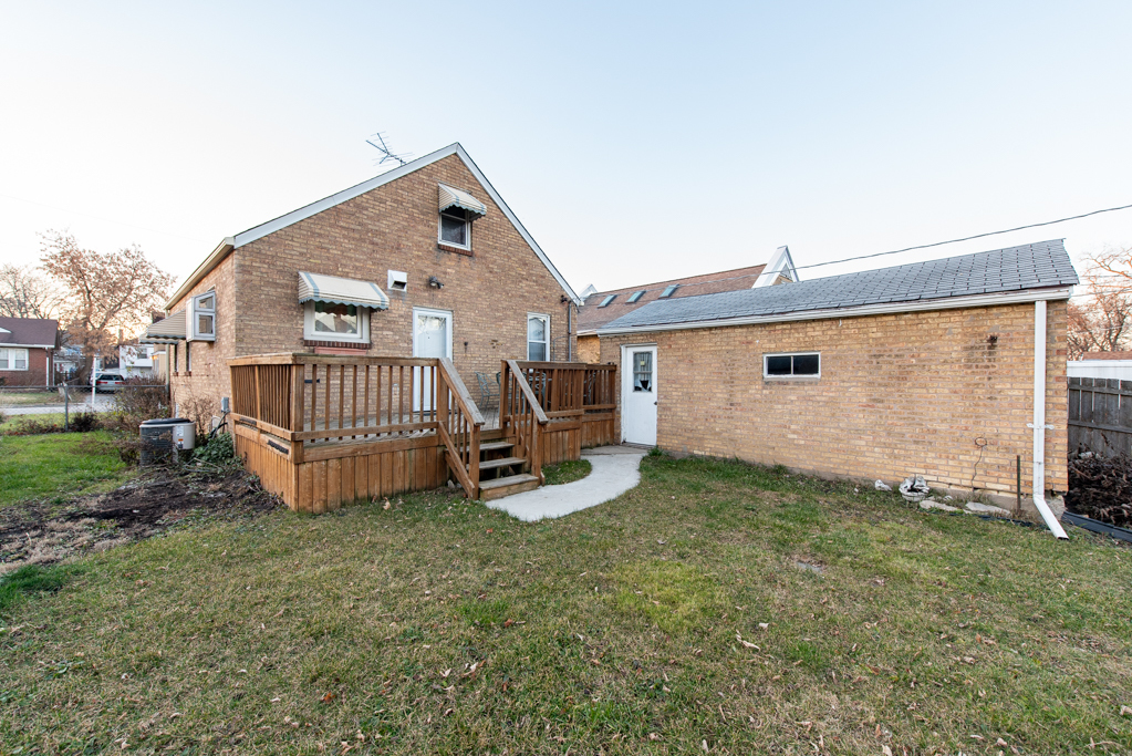 49 S Lewis Avenue, Waukegan, IL 60085