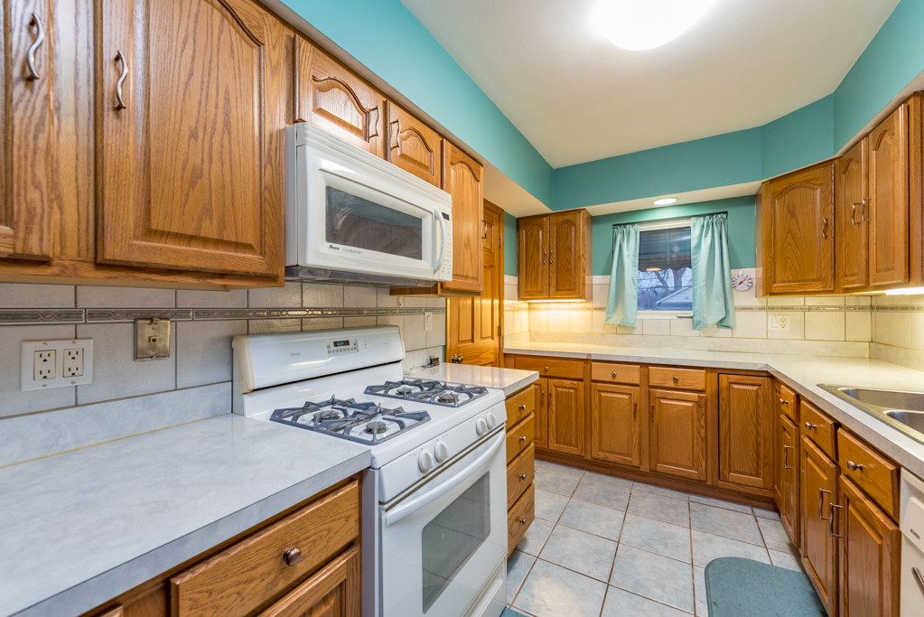 49 S Lewis Avenue, Waukegan, IL 60085