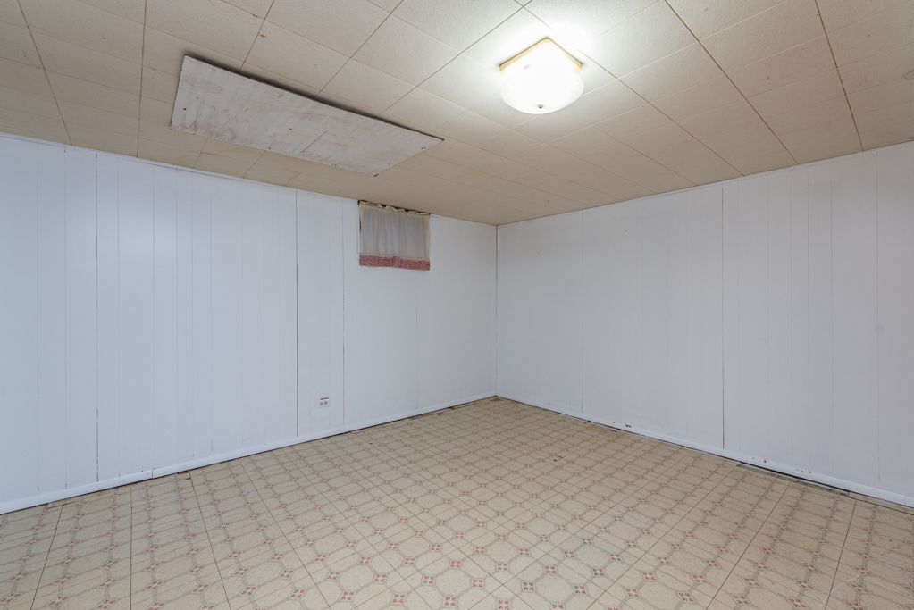 49 S Lewis Avenue, Waukegan, IL 60085