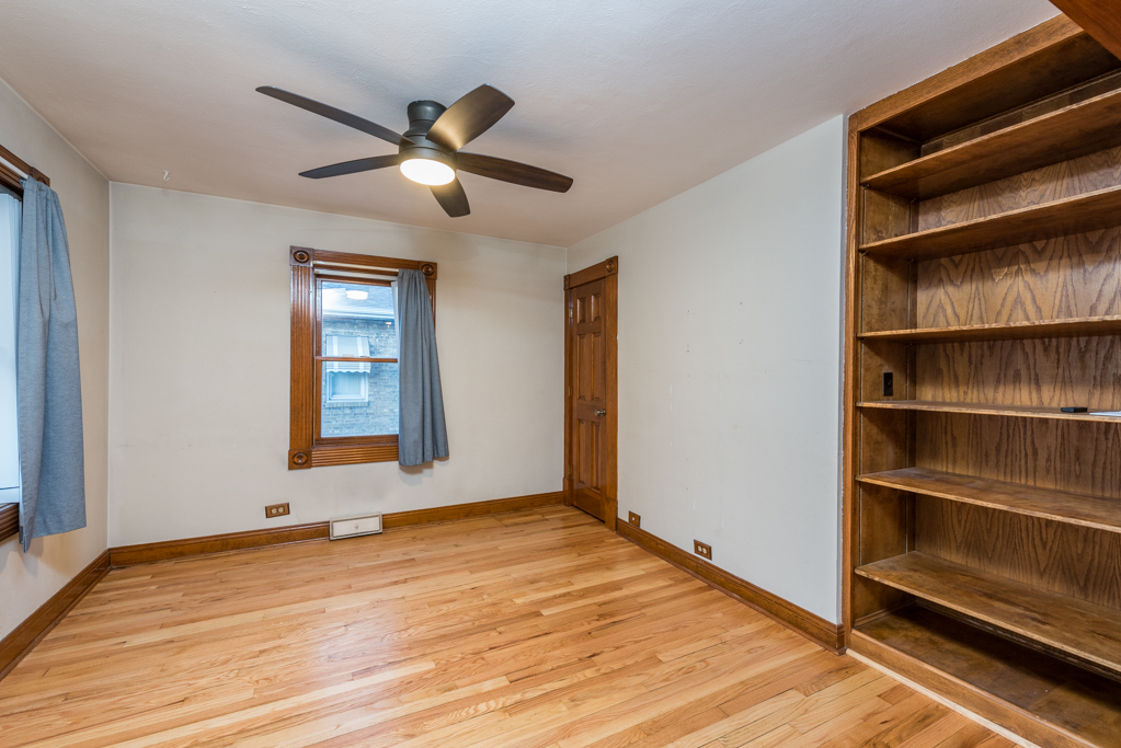 49 S Lewis Avenue, Waukegan, IL 60085