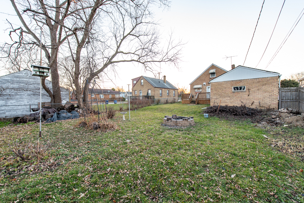 49 S Lewis Avenue, Waukegan, IL 60085