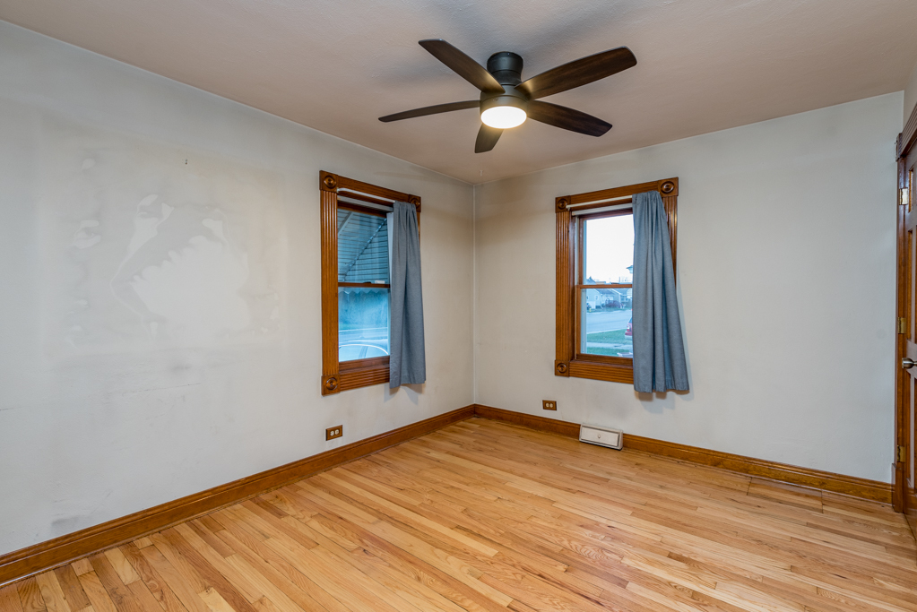 49 S Lewis Avenue, Waukegan, IL 60085