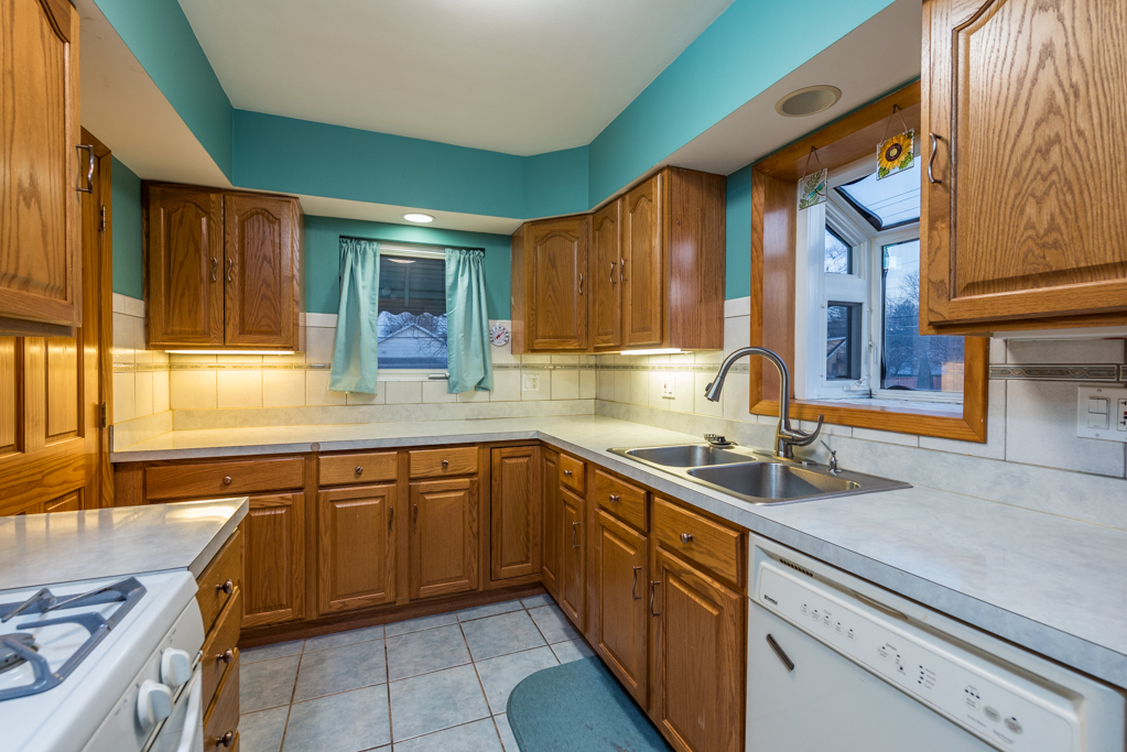 49 S Lewis Avenue, Waukegan, IL 60085