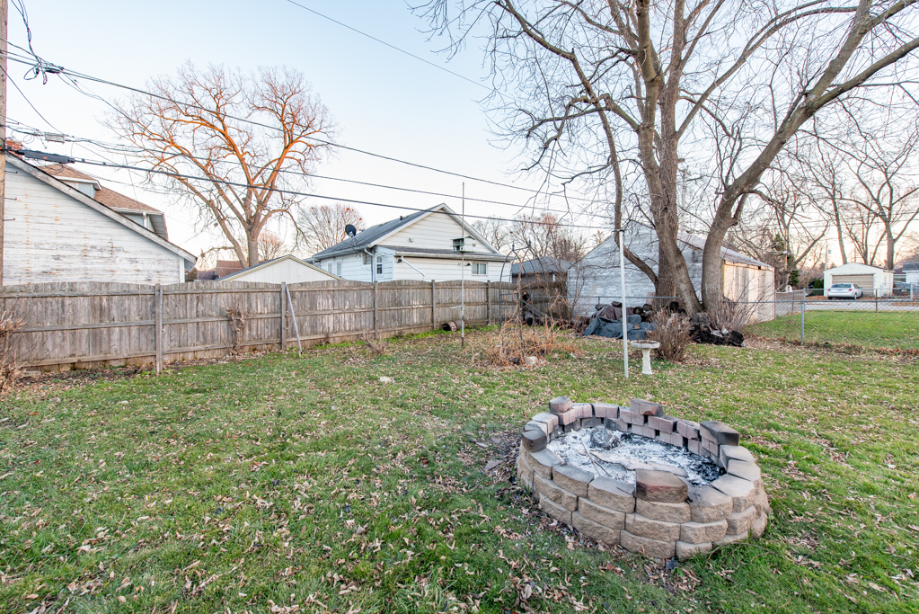 49 S Lewis Avenue, Waukegan, IL 60085