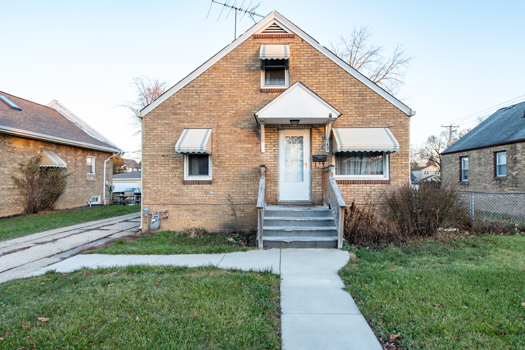 49 S Lewis Avenue, Waukegan, IL 60085