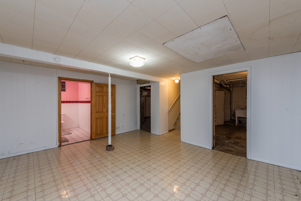 49 S Lewis Avenue, Waukegan, IL 60085