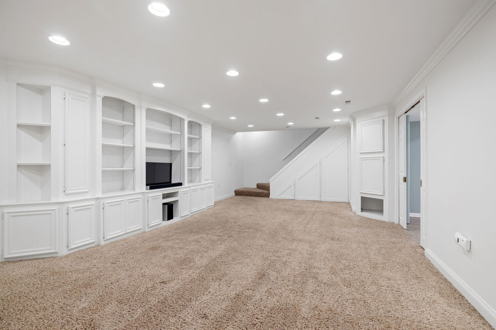 302 Carriage Hill Road, Naperville, IL 60565