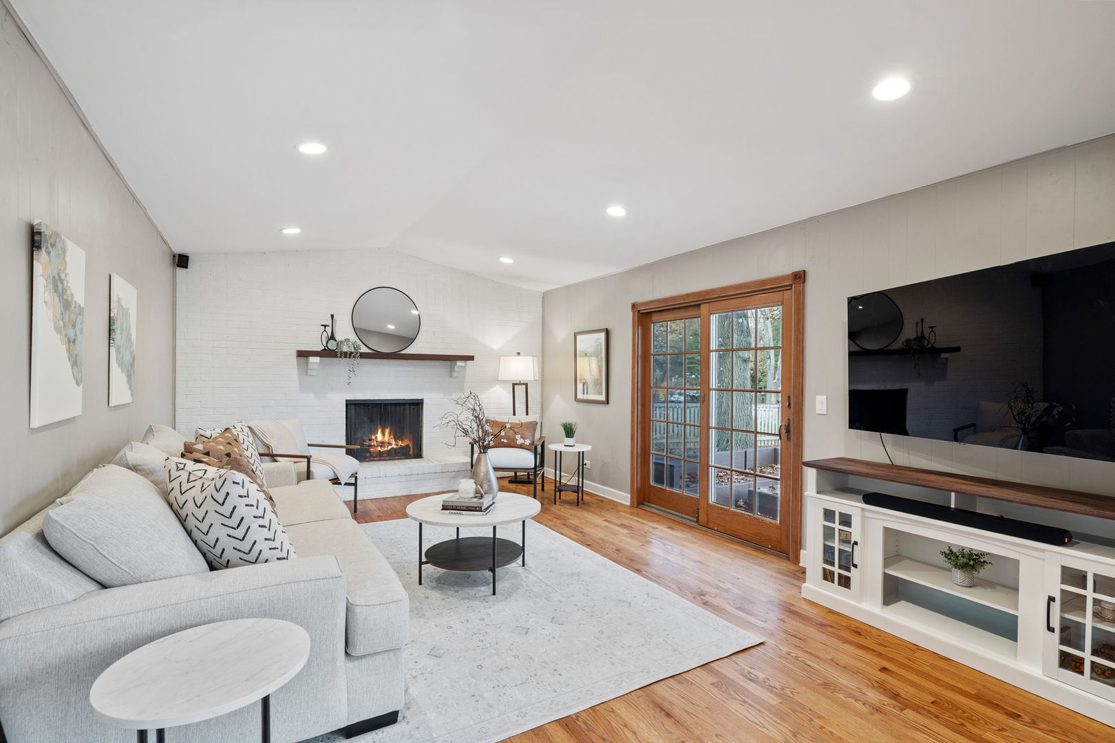 302 Carriage Hill Road, Naperville, IL 60565