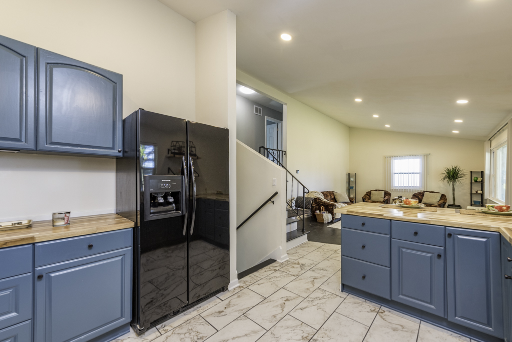 2212 Horeb Avenue, Zion, IL 60099