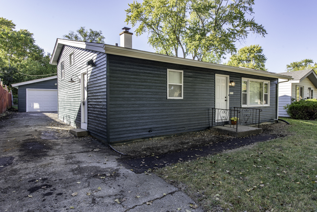 2212 Horeb Avenue, Zion, IL 60099