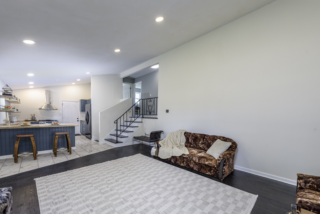 2212 Horeb Avenue, Zion, IL 60099