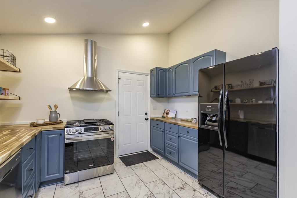 2212 Horeb Avenue, Zion, IL 60099