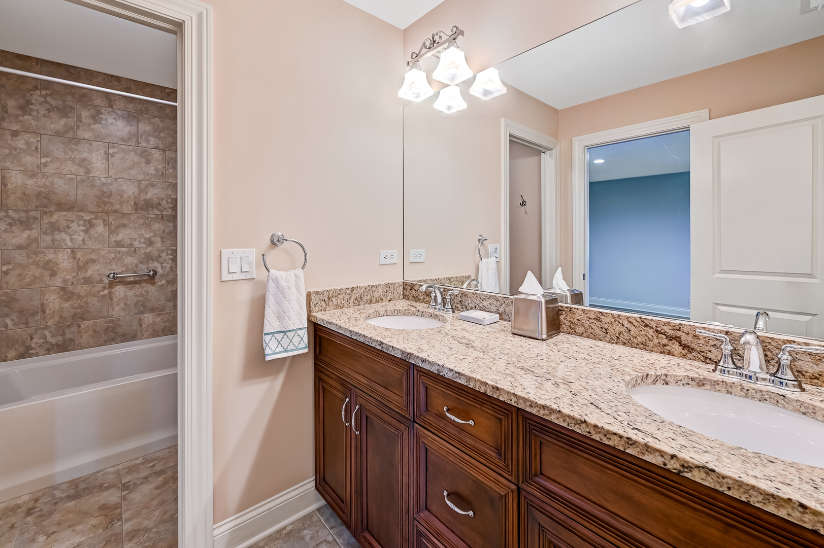 3 Westmoreland Lane, Naperville, IL 60540