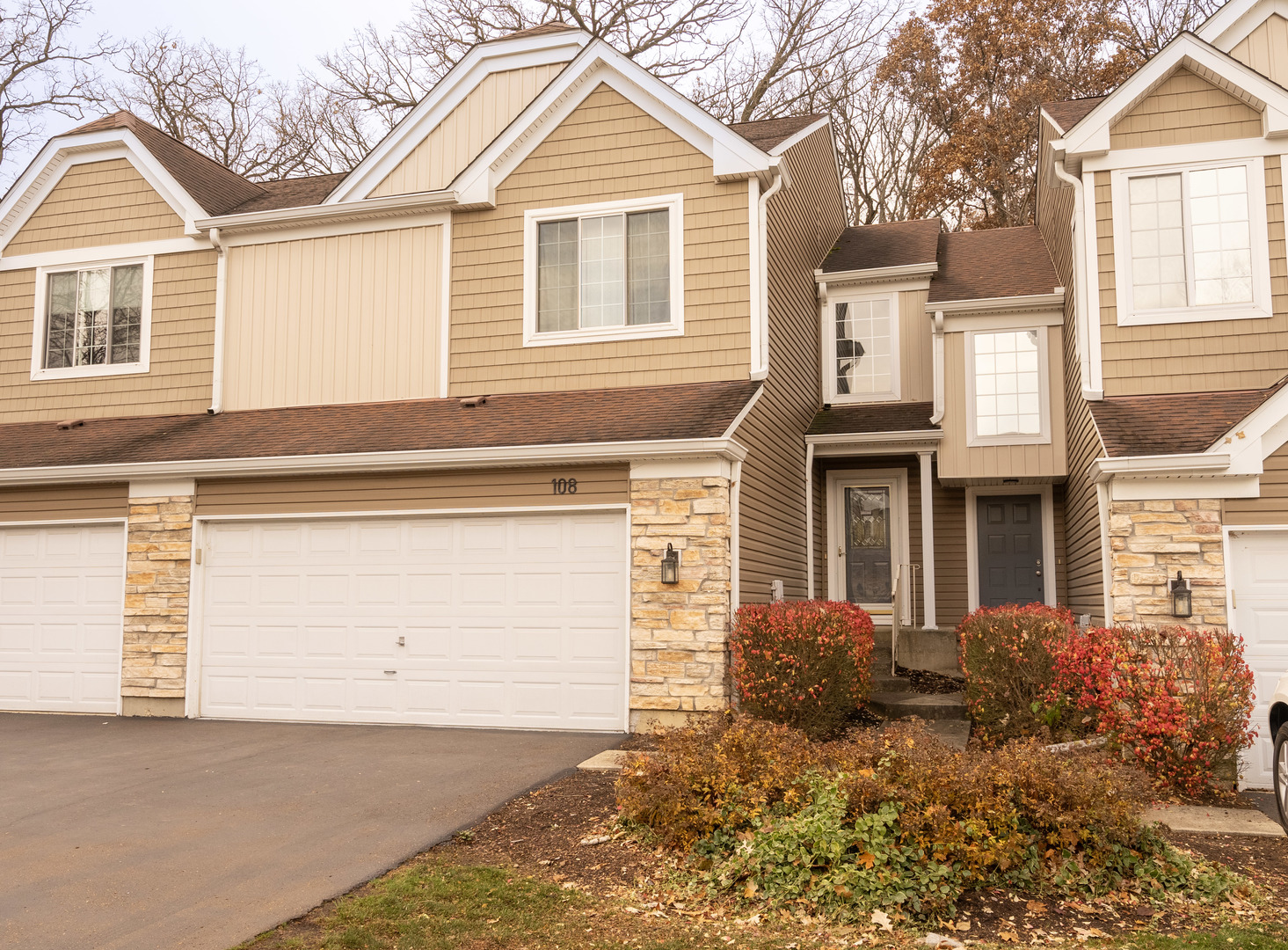 108 Locksley Drive, Streamwood, IL 60107