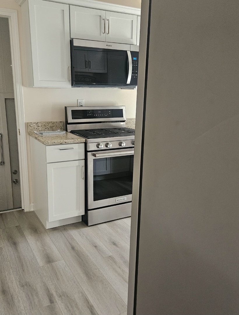 733 Schomer Avenue, Aurora, IL 60505