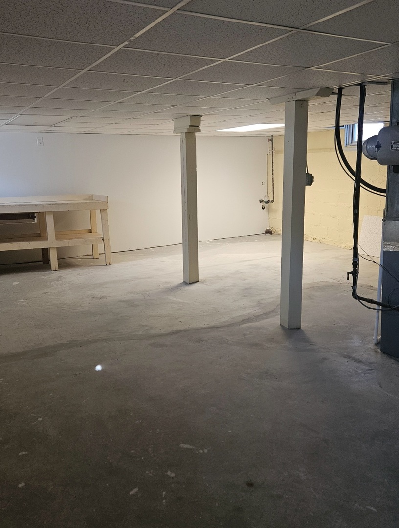 733 Schomer Avenue, Aurora, IL 60505