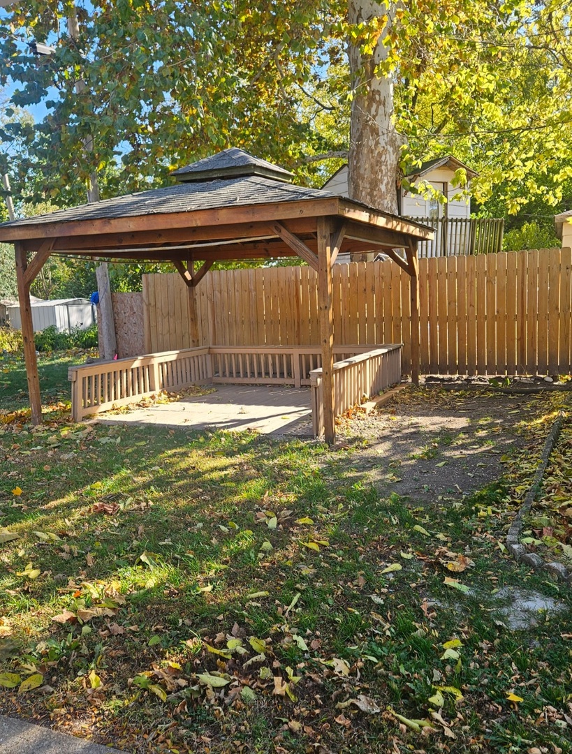 733 Schomer Avenue, Aurora, IL 60505