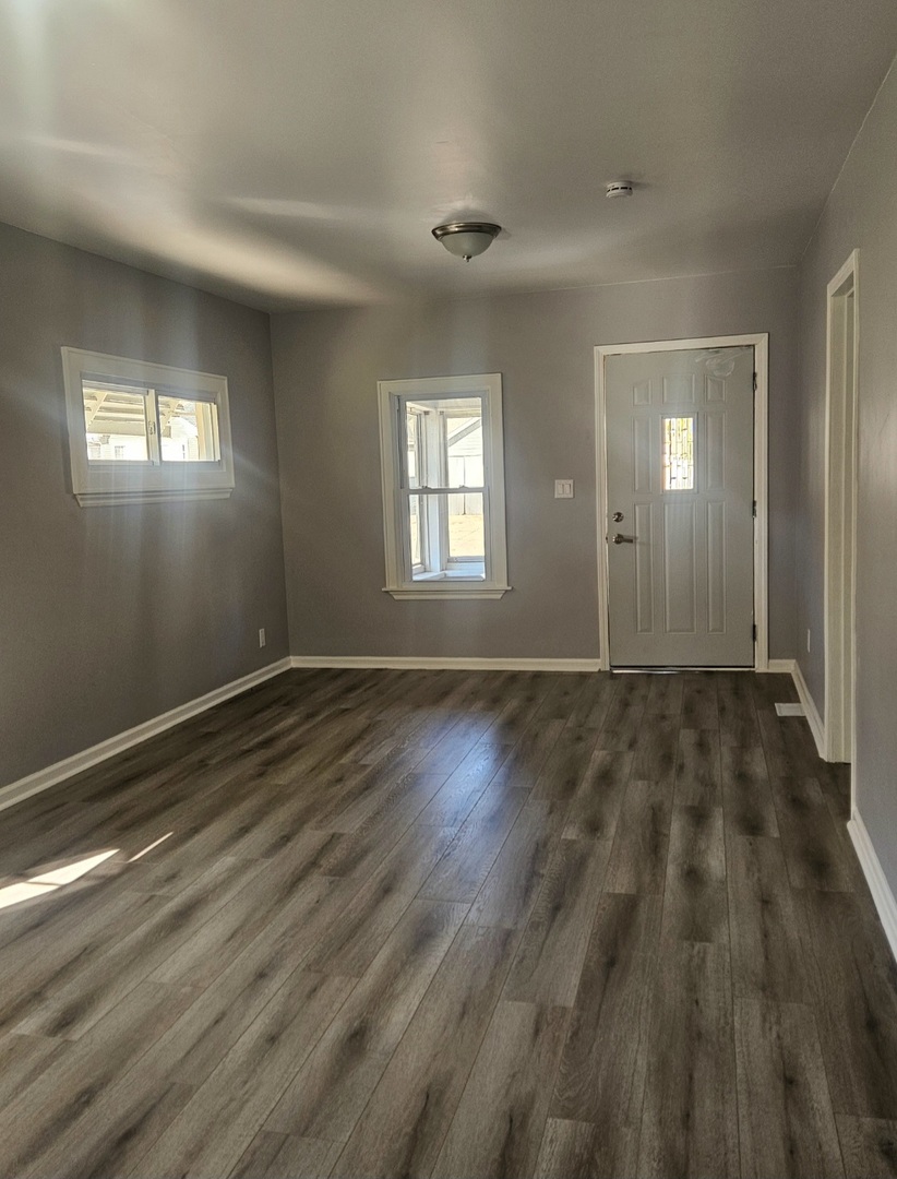 733 Schomer Avenue, Aurora, IL 60505