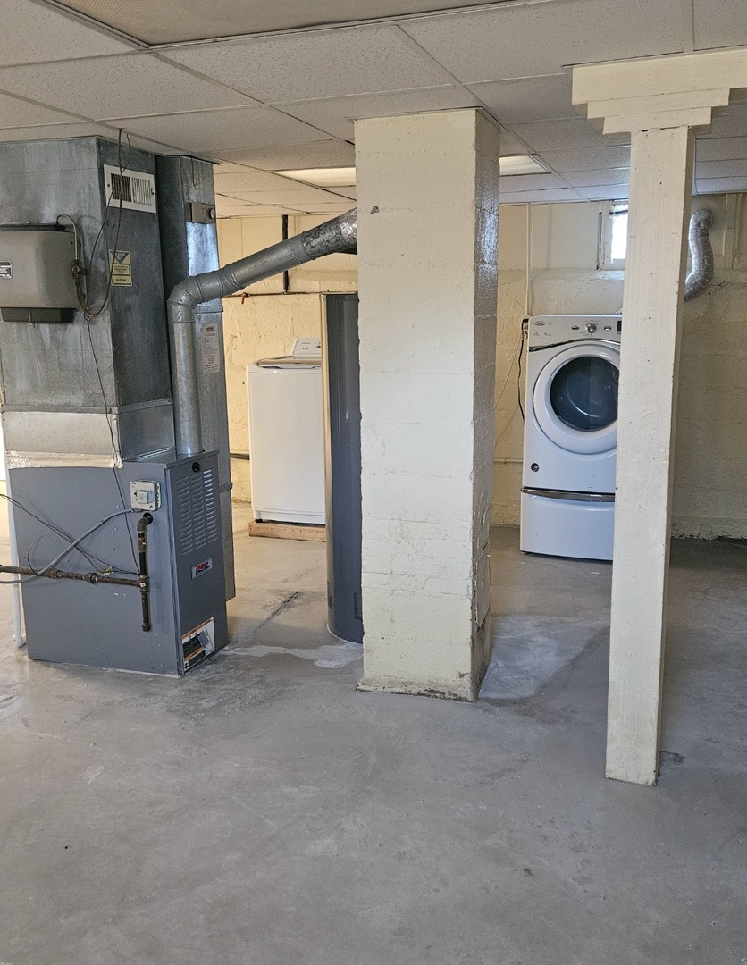 733 Schomer Avenue, Aurora, IL 60505