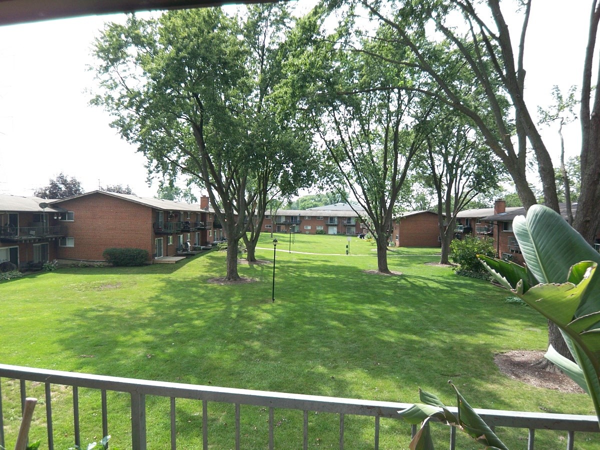 1500 S Busse Road #2D, Mount Prospect, IL 60056