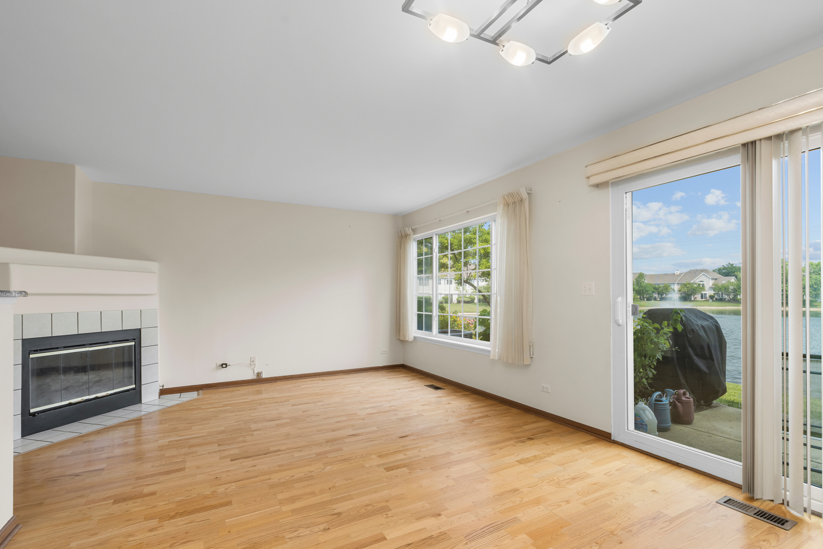 8966 W Heathwood Circle, Niles, IL 60714