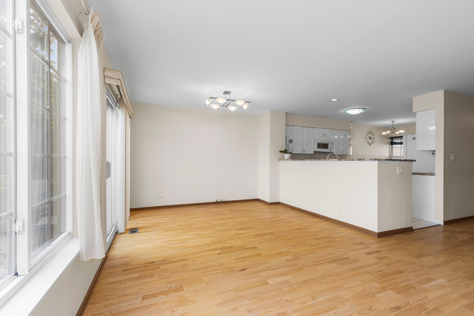 8966 W Heathwood Circle, Niles, IL 60714