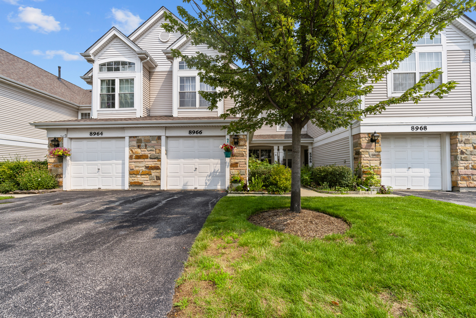 8966 W Heathwood Circle, Niles, IL 60714