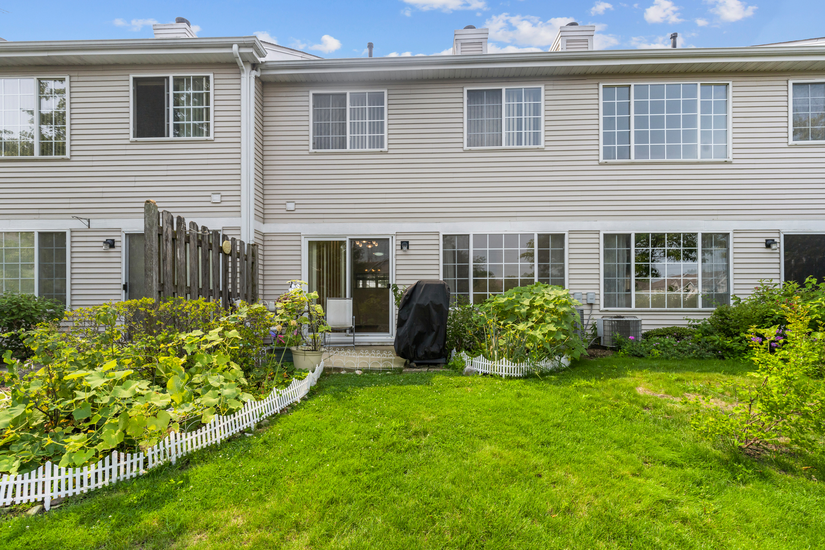 8966 W Heathwood Circle, Niles, IL 60714