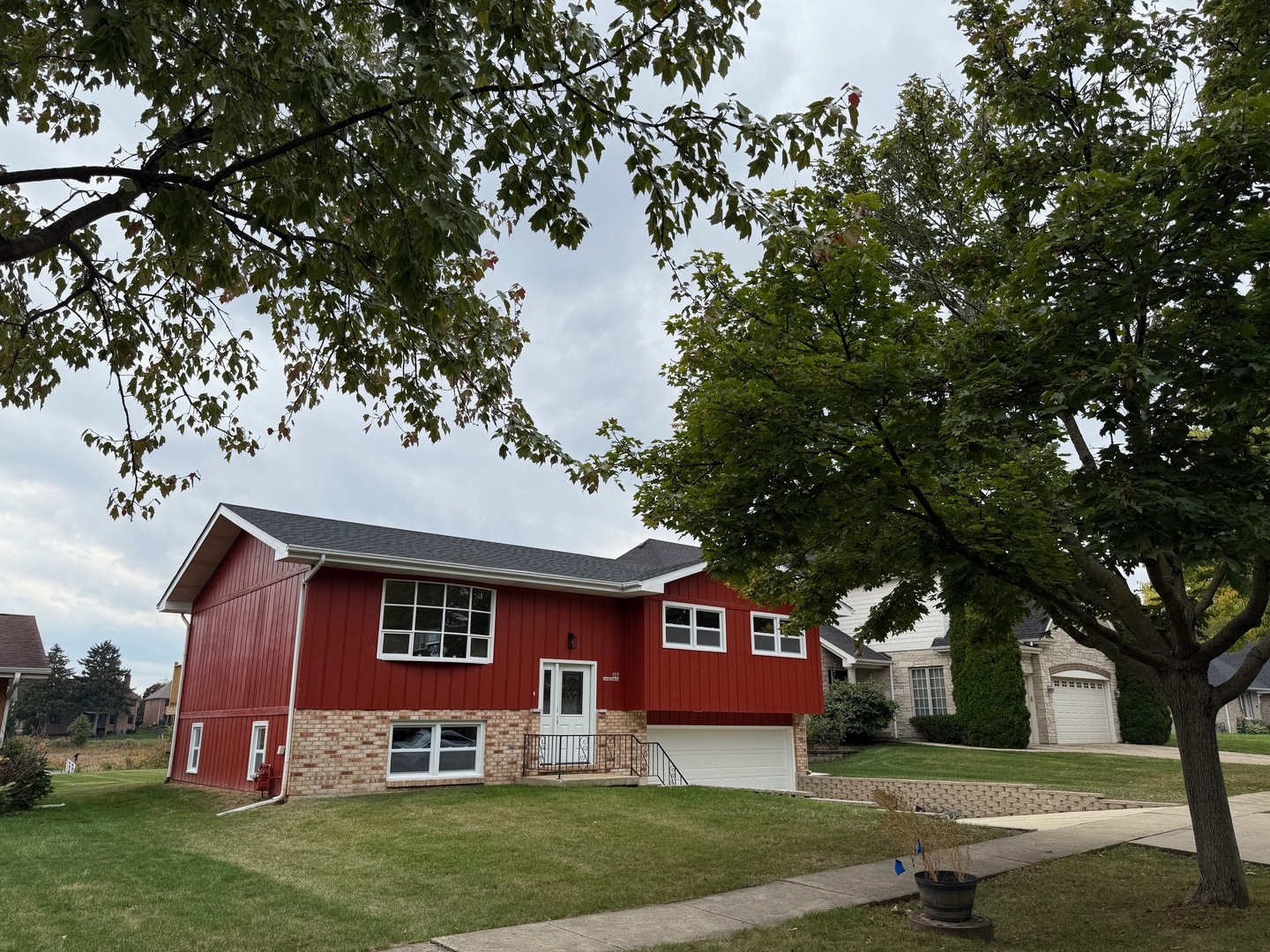 127 Hidden View Drive, Westmont, IL 60559