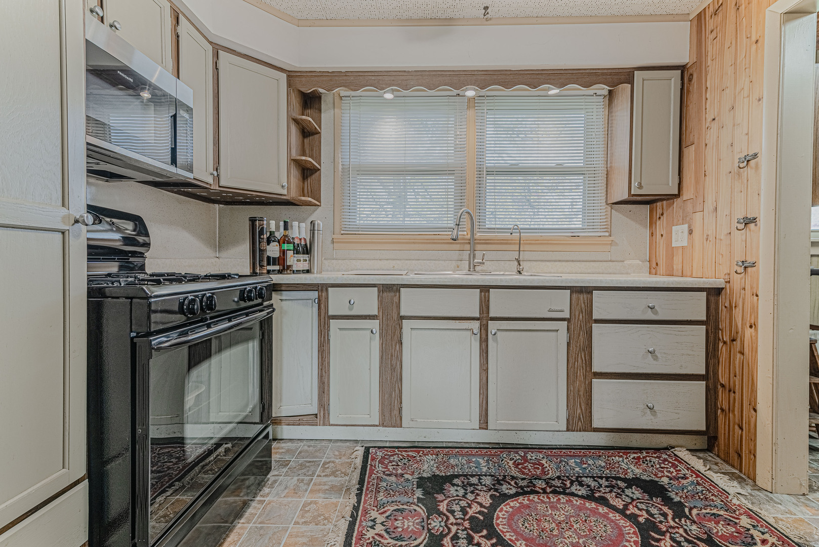 1414 Belle Plaine Avenue, Gurnee, IL 60031