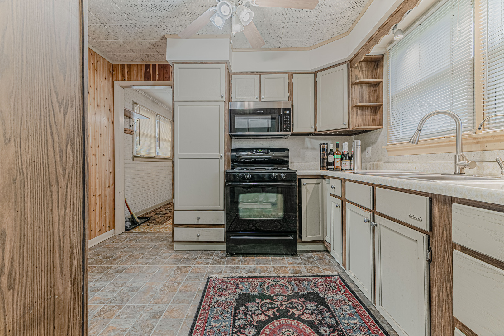 1414 Belle Plaine Avenue, Gurnee, IL 60031