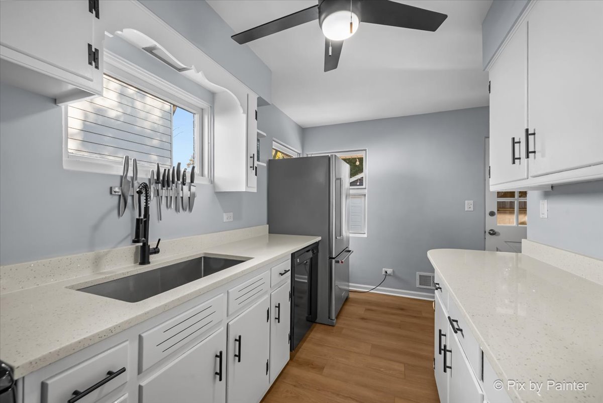 155 N Park Boulevard, Glen Ellyn, IL 60137